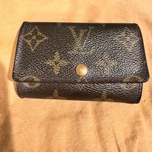 Flash sale 🔥Louis Vuitton vintage 6 key holder